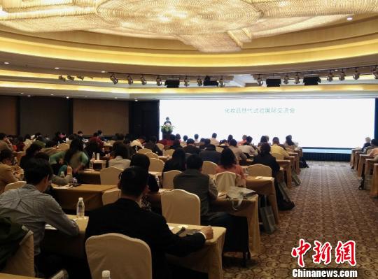 图为10月31日，化妆品替代试验国际交流会在杭州召开。　黄晶晶　摄